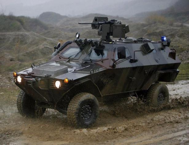 <p><strong>OTOKAR COBRA</strong><br />
Otokar Cobra, Otokar firması tarafından 1997 yılında üretimine başlanan bir zırhlı personel taşıyıcı aracı. Azami 110 km hıza çıkabilen araçta bir adet 1 × 7.62 mm veya 12.7 mm makineli tüfek bulmakta.</p>
<p> </p>