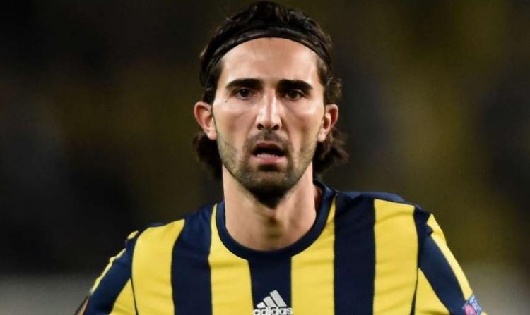 <p><strong>HASAN ALİ KALDIRIM </strong>| <strong>KALMALI | </strong>Gerçek bir profesyonel ama kapasitesi Fenerbahçe'nin ilk 11'i için yetersiz. Takımın iyi bir sol beke ihtiyacı var. Ancak Hasan Ali de mutlaka sözleşmesi yenilenerek takımda tutulmalı.</p>
