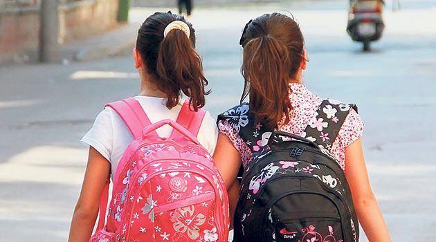 <p>Ancak, oturduğunuz yer okula yakınsa ve çocuğunuzdan da eminseniz okula tek başına gönderebilirsiniz.</p>