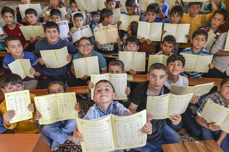 <p><strong>Arvas, şu bilgileri verdi:</strong></p>

<p>"İl genelinde toplam bin 741 cami ve Kur'an kursunda mukabele okunuyor. Bu yıl ortalama olarak 33 bin 679'u kadın, 56 bin 943'ü de erkek  toplam 90 bin 622 kişi tarafından her gün mukabele okunuyor. </p>
