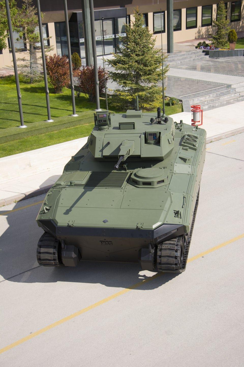 <p><span style="color:#DAA520"><strong>Ana muharebe tankları ile ortak hareket yeteneği</strong></span></p>

<p>Türk Silahlı Kuvvetleri ile dost ve müttefik dünya ordularının taktik ve teknik ihtiyaçlarını karşılama amacıyla geliştirilen yeni nesil zırhlı paletli araçların son üyesi Kaplan YN-ZMA, muharebe ağırlığına bağlı olarak 22-25 Bg/ton güç ağırlık oranında, otomatik şanzımanlı, ana muharebe tankları ile ortak hareket yeteneğine sahip. Paletli, 6 yol tekerlekli, düşük siluetli, soğuk ve sıcak iklim koşullarında, çamurlu/engebeli arazilerde, asfalt veya stabilize yollarda yüksek hızlı hareket edebiliyor.</p>

