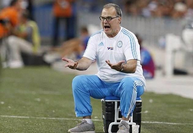 <p><strong>MARCELO BIELSA</strong></p>
<p>Roberto Mancini'nin ayrılığı sonrasında Galatasaray, Marcelo Bielsa ile anlaştı ancak Ünal Aysal son anda karar değiştirdi ve Cesare Prandelli'yi getirdi.</p>