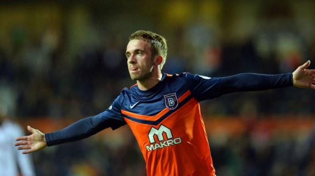 <p><strong>İlk bomba patladı! Süper Lig'den Sevilla'ya gitti</strong><br />
<br />
Başakşehir’in bu sezon 14 gol, 5 asistle yıldızlaşan Bosnalı yıldızı Edin Visca, İspanyol devi Sevilla’yla anlaştı. </p>