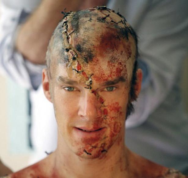 <p>Benedict Cumberbatch’ın Frankenstein'ın canavarına dönüşmek için geçirdiği makyaj evresinin kamera arkası fotoğrafları gün yüzüne çıktı.</p>

<p> </p>
