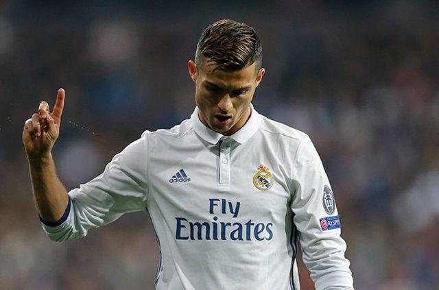 <p>'ÜÇ BÜYÜKLER'İ SOLLADI </p>

<p> </p>

<p>2015 yılında 227.3 milyon Euro kazandığı açıklanan Cristiano Ronaldo’nun bu geliri, Fenerbahçe, Beşiktaş ve G.Saray’ın takım değerlerini geride bıraktı.</p>
