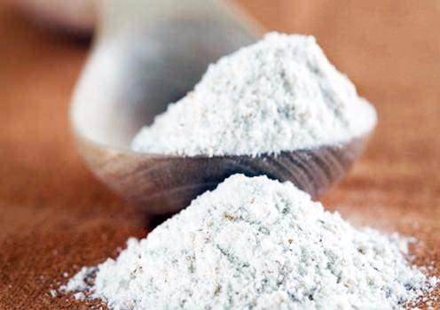 <p>Unlarınızın böceklenmemesi için, un kavanozunun içerisine bir adet defne yaprağı koyun.</p>