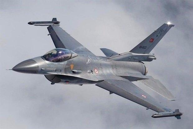 <p><strong>23 Mayıs 2006, Ege Denizi</strong><br />
<br />
Dalaman Hava Meydanı'ndan kalkan uçağa Yunan F-16'ları önleme yaptı. İki uçak havada çarpıştı. Yunan pilot ölürken Türk pilot kurtulmayı başardı.</p>