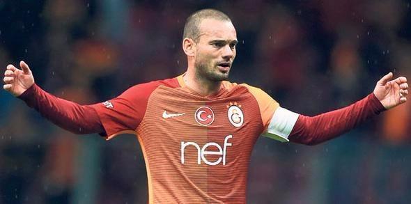<p>"Sneijder bir numaralı hücum silahı... Bruma'yı dışarıda bırakıp Sneijder'i de küstürdüğün zaman olmuyor işte sendeliyorsun. Tudor değişiklik yapmak istiyorsa bu bugünün işi değil. Burada şımartılan Riekerink, 17 bin Euro'ya getirip 900 bin Euro verdin şımardı adam..."</p>