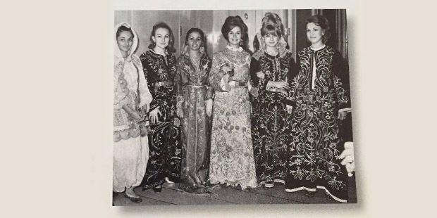 <p>Suna Koç'un kına gecesinde (Soldan sağa) Demet Ersoy, Suna Koç, Bilge Emeç, Ayla Gedikoğlu, Bela Simavi ve Çiğdem Koç bir arada. İstanbul, 1968</p>

<p> </p>
