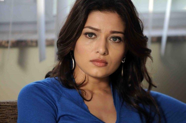 <p>Nurgül Yeşilçay - 40</p>

<p> </p>
