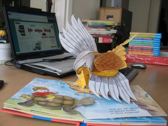 <p>Çocuğu öykünün içinde yaşıyormuş gibi hissettiren bu kitap eminim ki çok hoşlarına gidecek.</p>