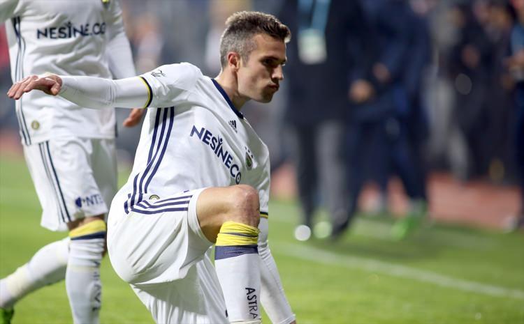 <p><strong>Robin van Persie:</strong> Yıllık 6 milyon Euro'yu bulan maliyetiyle Fenerbahçe'nin maaş bütçesini oldukça zorlayan 33 yaşındaki forvetle dünyanın dört bir yanından pek çok kulüp ilgilense de kimse yüksek maaşını ödemeye yanaşmıyor.</p>