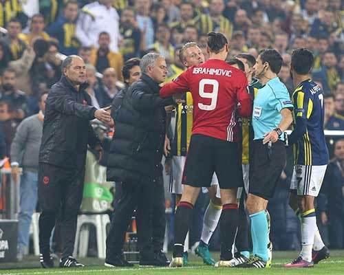 <p>Fenerbahçe'nin UEFA Avrupa Ligi A Grubu'nda Manchester United'ı 2-1 yenmesi İsveç basınında büyük ses getirdi.</p>

<p> </p>
