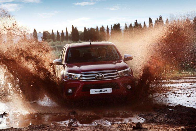 <p>Off-road yeteneklerinin yanında bir SUV aracın tüm konfor özelliklerine sahip olan Hilux da Toyota’nın ekim kampanyasında 5 bin liraya varan indirimler ile yerini aldı.</p>