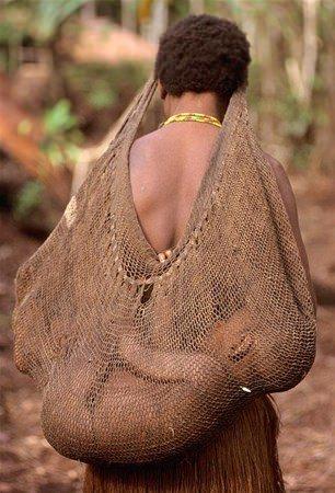 <p>Endonezya'nın Papua eyaletinde yağmur ormanının derinliklerinde yaşayan ilkel kabilelerden biri olan Korowailer</p>
