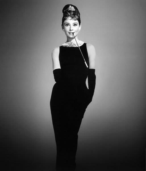 <p>Çılgınlar Kraliçesi<br />
Audrey Hepburn'un siyah elbisesi<br />
792 bin 165 dolar</p>
