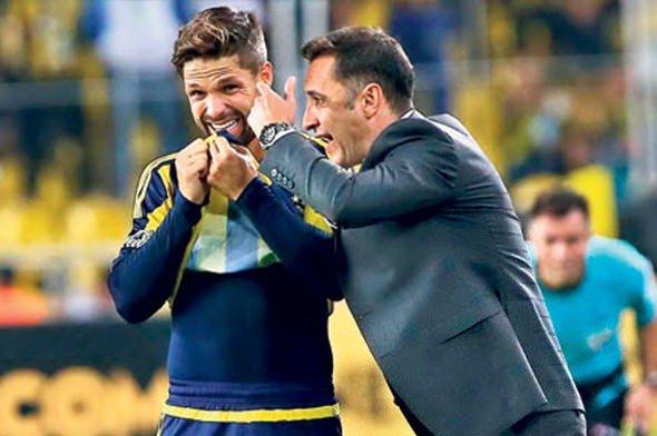 <p>"DİEGO'YU İDMANA ALMADILAR"<br />
<br />
Fenerbahçe'nin eski çalıştırıcısı Pereira, sezon başında takımdan ayrılan Diego Ribas hakkında da görüş bildirdi: "Diego çok kaliteli bir futbolcu. Belki büyük faydası olmadı ama ben ondan umutluydum. Bu sebeple sezon başı idmanlarına da davet etmiştim ancak yönetim onun antrenmanlarına alınmasına engel oldu."</p>