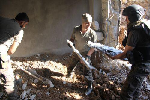 <p>PKK'lı teröristlerin teslim olmadan önce kullandıkları silahları tekrar kullanılmak üzere bakımlarını yaptıktan sonra strech filmlere sardıkları ardından gömdükleri tespit edildi. </p>

<p> </p>
