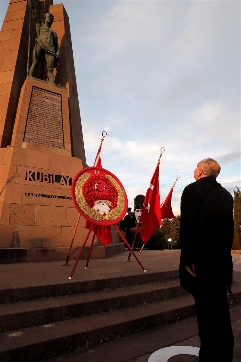 <p>Resmi programın ardından Menemen Belediyesinin düzenlediği "Demokrasi ve Laiklik Yürüyüşü başladı. </p>
<p> </p>