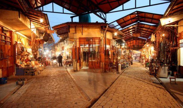 <p><strong>Gaziantep</strong><br />
TOPLAM:76.7<br />
ERKEK: 73.9<br />
KADIN: 79.5</p>
