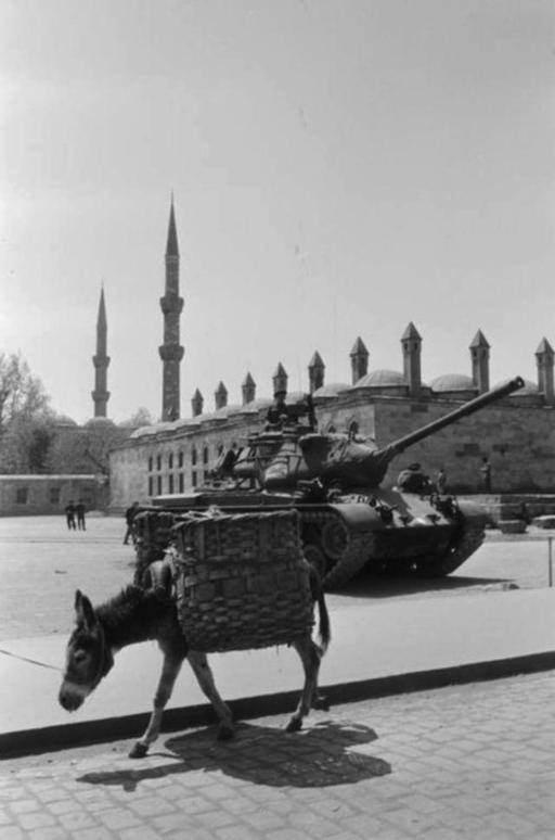 <p>Sultanahmet Meydanı - 27 Mayıs 1960</p>

<p> </p>
