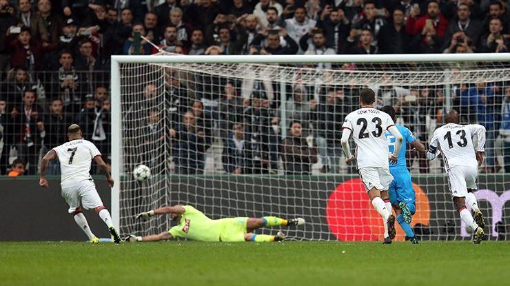 <p>5 gol yiyen Beşiktaş, buna karşın attığı toplam 6 golle Devler Ligi’nde 4 maç sonunda ilk kez averajda artıya geçebildi.</p>