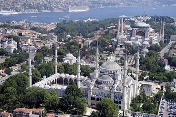 <p><strong>6 - Türkiye</strong><br />
IMF ülkenin 2015 yılında yüzde 3,1; 2016 yılında ise yüzde 3,6 büyüyeceğini öngörüyor.</p>