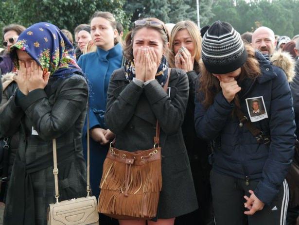 <p>Dün üniversitedeki odasında kalp krizi sonucu yaşamını yitiren Uludağ Üniversitesi profesörü Ahmet Cevizci, için tören düzenlendi.</p>
