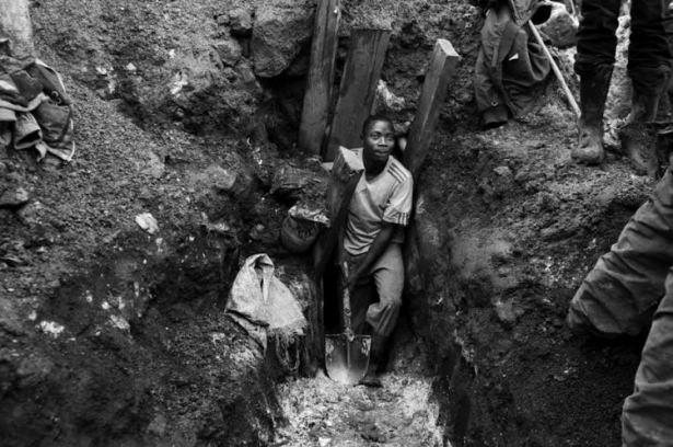 <p>Dünya teknoloji devleri ucuz koltan elde edebildikleri sürece bu duruma göz yumuyor.</p>
