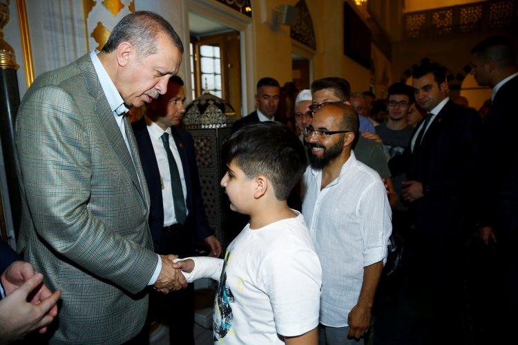 <p>İşte Cumhurbaşkanı Erdoğan'ın bayram sabahından çarpıcı kareler...</p>