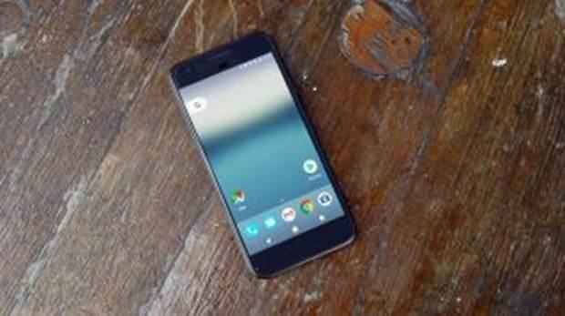 <p>Telefonun LG'nin ürettiği 1440p OLED ekrana sahip olması bekleniyor. </p>