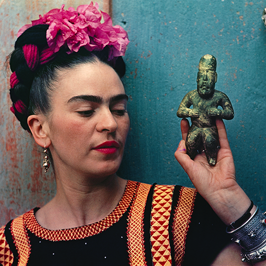 <p>Bir Japon fotoğrafçı müzeden izin alarak Kahlo'nun kişisel eşyaları katalog haline getirdi.</p>
