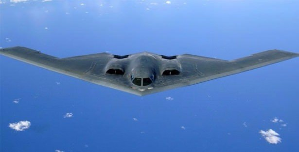 <p>Dünyadaki Süper güçler milyarlarca dolarlık savunma bütçeleriyle ordularını modernize etmeye çalışıyor. Gelişen teknolojiyle birlikte üretilen savaş araçlarının fiyatları birçok ülkenin Gayri Safi Yurtiçi Hasıla'sından bile büyük rakamlara ulaşıyor. İşte dudak uçuklatan rakamlarla o liste...</p>
<p> </p>