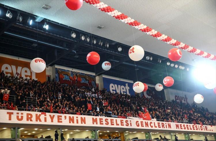 <p>Yoğun güvenlik önlemlerinin de alındığı görülürken, polis noktalarında vatandaşların emniyeti için gerekli bütün tedbirler alındı.</p>