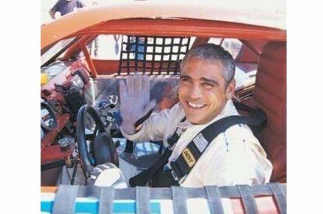 <p>İstanbul Klasik Otomobilciler Derneği, bu tarihi değerleri geleceğe taşımak adına mücadele veren, klasik araçlarla ilgili güzel işler yapan ve benim de fahri üyesi olduğum bir kulüp. Faaliyetlerini yürekten destekliyorum" diye konuştu.</p>

<p> </p>
