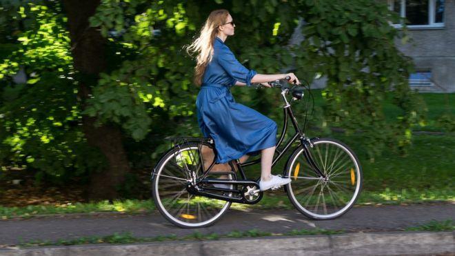 <p>İngiltere'de beş yıldır süren bir araştırmanın sonucunda, bisikletle işe gidip gelmenin sağlık risklerini yarı yarıya indirdiği gözlemlendi.</p>
