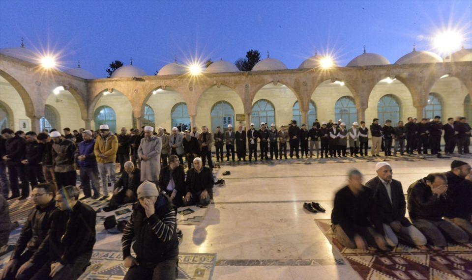 <p>Diyanet İşleri Başkanı Mehmet Görmez, "Bizi kuşatan belalar var, ırkçılık belası, mezhepçilik fitnesi, tekfircilik hastalığı, bunlar İslam'ın asla kabul etmediği büyük hastalıklardır</p>
