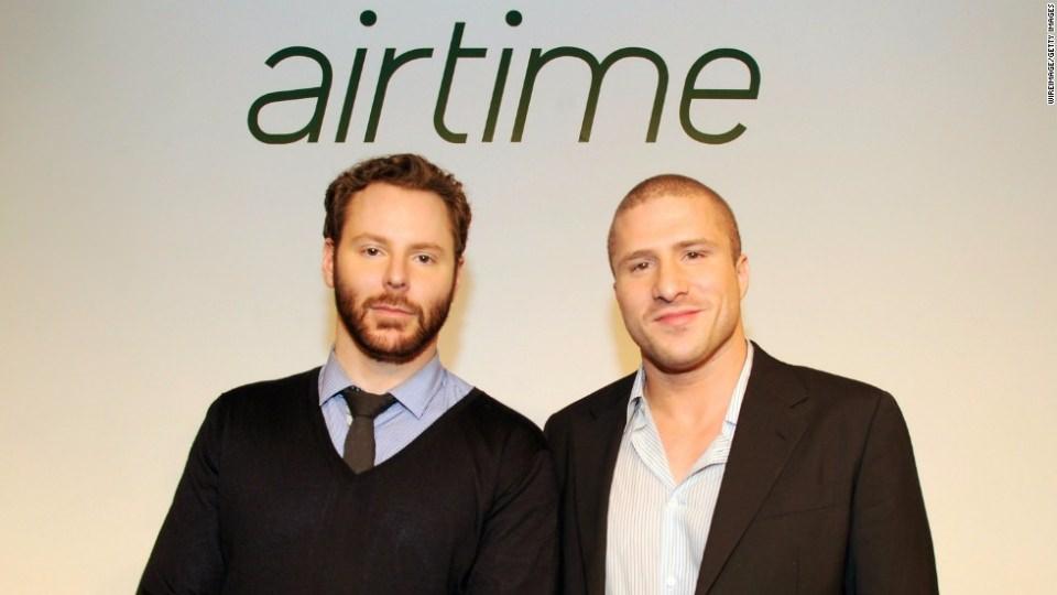 <p>2.6 milyar dolar serveti olan Parker, bir video platformu olan Airtime'i kursa da başarılı olamadı. Ardından Screening Room ismindeki vizyon filmlerini evlere getiren bir girişimi denedi ancak Hollywood ve sendikaları aşamadı.</p>

<p> </p>
