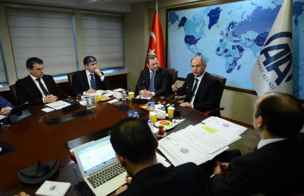<p>AA Genel Müdür Yardımcısı ve Genel Yayın Yönetmeni Metin Mutanoğlu ile AA Genel Müdür Yardımcısı Mustafa Özkaya'da toplantıda hazır bulundu.</p>
