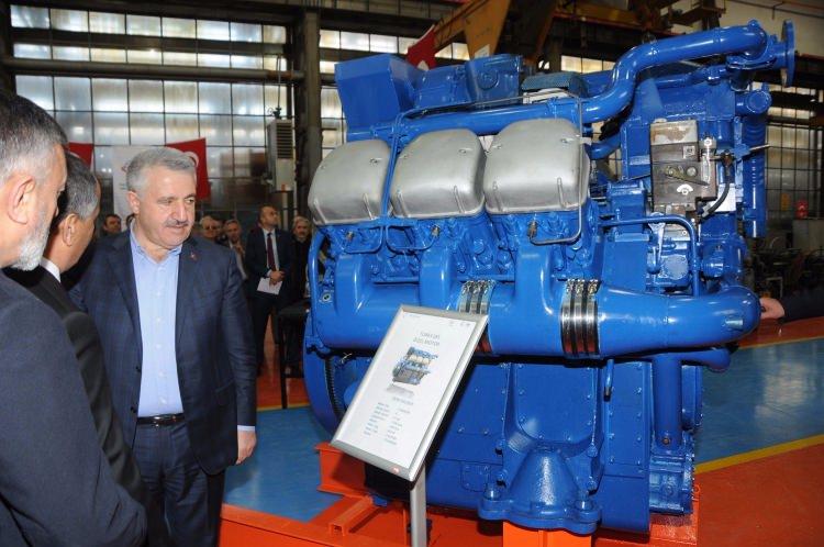 <p>Türkiye Lokomotif ve Motor Sanayi A.Ş'nin (TÜLOMSAŞ) mühendis ve işçileri, tip ve gücü itibarıyla Türkiye için ilk olma özelliği taşıyan ‘TLM6V185’ isimli dizel motoru üretti.</p>

<ul>
</ul>
