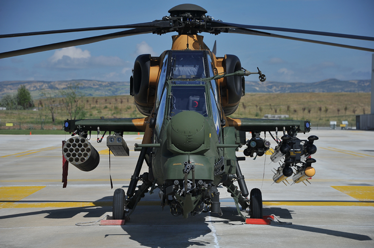 <p>Halen geliştirilmekte olan Milli Atak helikopterinin (T-129) resmi tanksavar sistemi olarak tanımlanan UMTAS çeşitli platformlara (Helikopter, İHA, Kara Aracı, Sabit Platform, Hafif Saldırı Uçağı, Deniz Platformu) entegre edilebiliyor.</p>