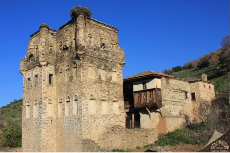 <p>Aydın</p>

<p>Nüfusu: 1 068 260 <br />
Toplam otomobil sayısı: 173 232<br />
​Kaç kişiye bir otomobil düşüyor: 6,2</p>
