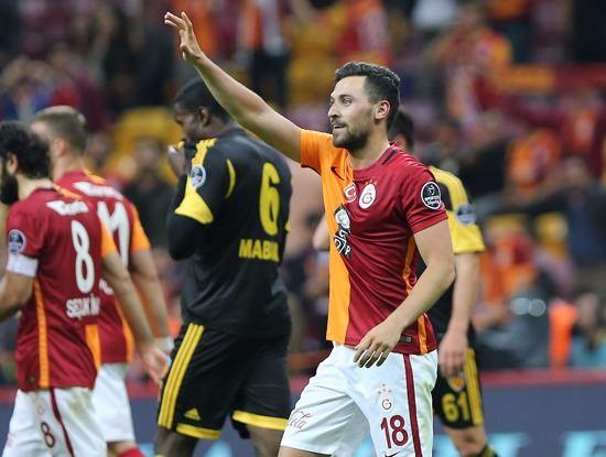 <p>SİNAN GÜMÜŞ - Sakatlık sonrası öyle bir dönüş yaptı ki, "Ben buradayım" diye haykırdı. 'Sinan Gümüş A Milli Takım'a' diye etiketler açıldı. Formayı Riekerink'in elinden resmen çekip aldı. Banko 11'de.</p>

<p> </p>
