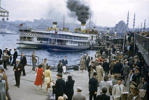 <p>Galata Köprüsü üzerindeki iskele (1950'li yıllar)</p>
<ul>
</ul>