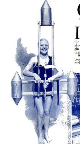 <p><strong>Pervaneli su yatağı</strong><br />
Eyl&uuml;l 1936 Y&uuml;zme &ouml;ğrenmek isteyenler i&ccedil;in yapılan bu tuhaf cihaz, hava yastıklarıyla kullanıcıyı su &uuml;st&uuml;nde tutuyor. K&uuml;&ccedil;&uuml;k pervanesi elle &ccedil;evrilerek ilerlenebiliyor. Muhtemelen y&uuml;zme &ouml;ğretemediği i&ccedil;in rafa kalkmış</p>
