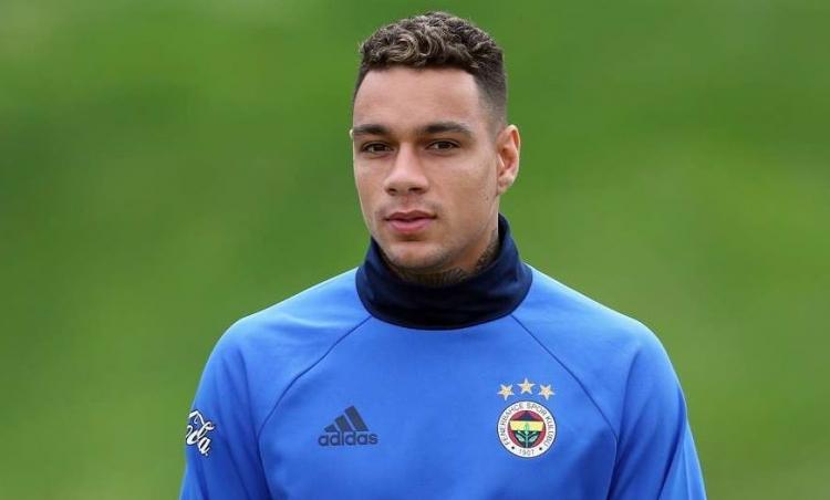 <p>Gregory van der Wiel - Fenerbahçe</p>
