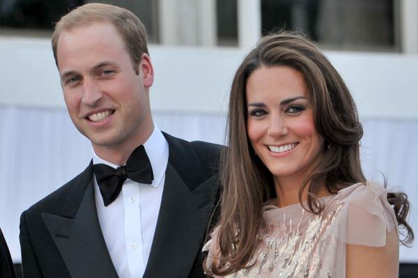 <p>Prens William ve Kate Middleton, oğulları Prens George’un okula başlamasından önce Kensington Sarayına taşınmayı ve resmi görevlerde daha aktif bir rol üstlenmeyi planlıyor.<br />
<br />
<span style="color:#800080"><em><strong>yasemin.com</strong></em></span></p>
