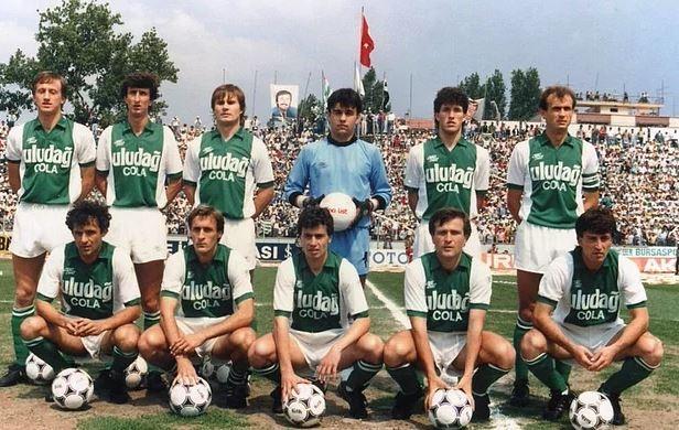 <p>Bursa Atatürk Stadı Mayıs 1986 | Bursaspor (Bursaspor - Altay Türkiye Kupası Finali / Kupayı kazanan kadro)</p>
