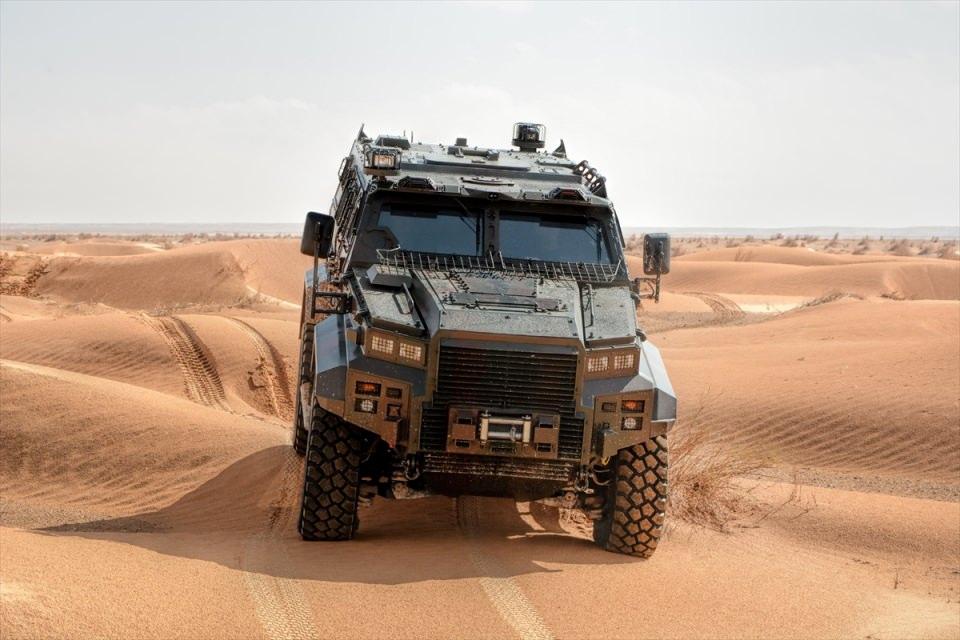 <p>Savunma sanayisinin önemli zırhlı kara aracı üreticilerinden Nurol Makina ve Sanayi AŞ'nin, Tunus tarafından tercih edilen Ejder Yalçın 4x4 Taktik Tekerlekli Zırhlı Aracı yeni ihracat başarılarına hazırlanıyor. </p>

<p> </p>
