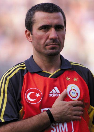 <p>GHEORGE HAGI</p>
<p>"Ben Galatasaray'a gelmekle kalmadım, Galatasaraylı oldum. Galatasaray'ı hissetmeye başladığım gün, imzasını kalbime attım."</p>